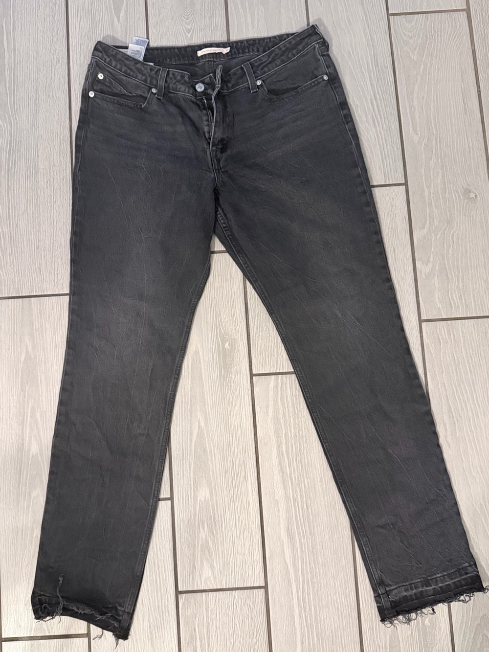 Women's levis Black Straight-Leg Jeans with Frayed Hem- size 33